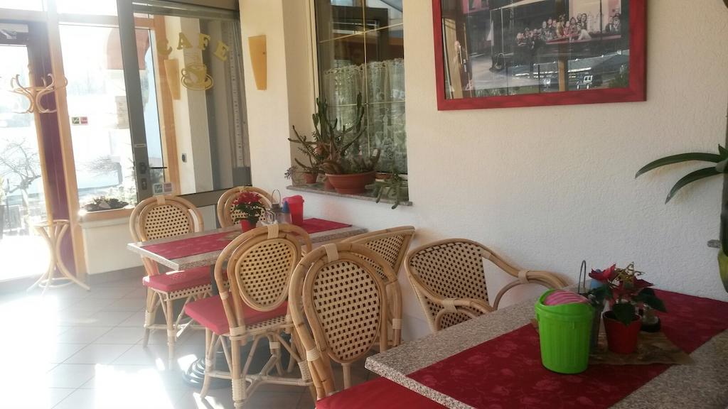 Pension Parzer Pressbaum Bei Wien الغرفة الصورة